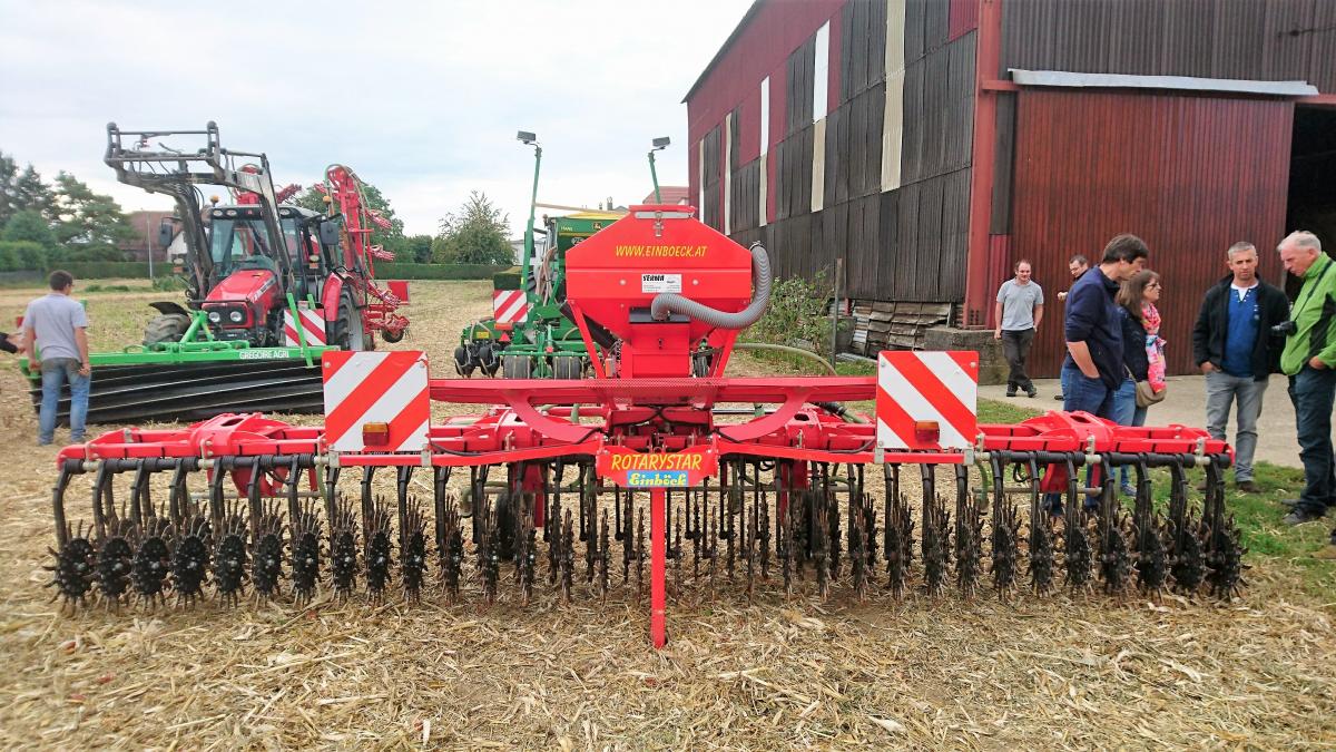 Bewust omgaan met een soort als de hamster zorgt voor bodemgebruik dat de landbouwproductie ten goede komt. Een nieuwe landbouwpraktijk vraagt wel investeringen in nieuwe machines (Bron: Rik Schreurs)