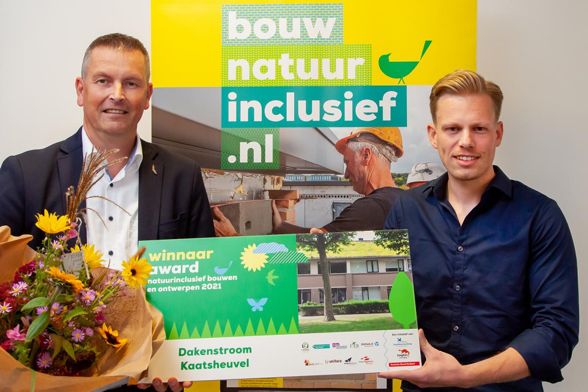 Marco Matheeuwsen en Sicco Jansen met de NIB Award 2021